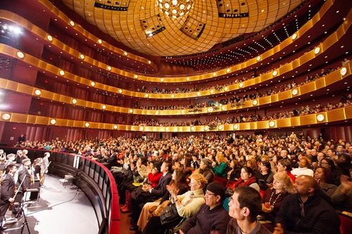 Концертна зала під час виступу Shen Yun в театрі Девіда Коха в Лінкольн-центрі