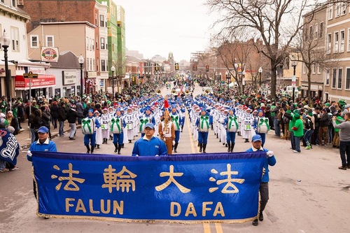 Парад Фалунь Дафа за участю оркестру Тянь Го (Бостон, США)