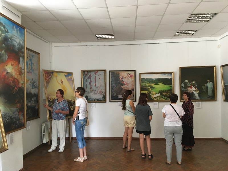 Міжнародна виставка картин «Мистецтво Чжень Шань Жень» у Херсоні, серпень 2021 р. (Фото: fofg.in.ua)