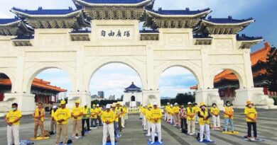 У Тайбеї (Тайвань) Практикувальники розповідають про користь Фалунь Дафа під час проведення заходу на майдані Свободи