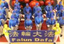 Балі, Індонезія. Практикувальники Фалунь Дафа познайомили із практикою вдосконалення відвідувачів святкового заходу у торговому центрі
