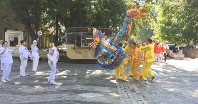 У Дніпрі практикувальники Фалуньгун взяли участь у міському заході «Китайська гімнастика»