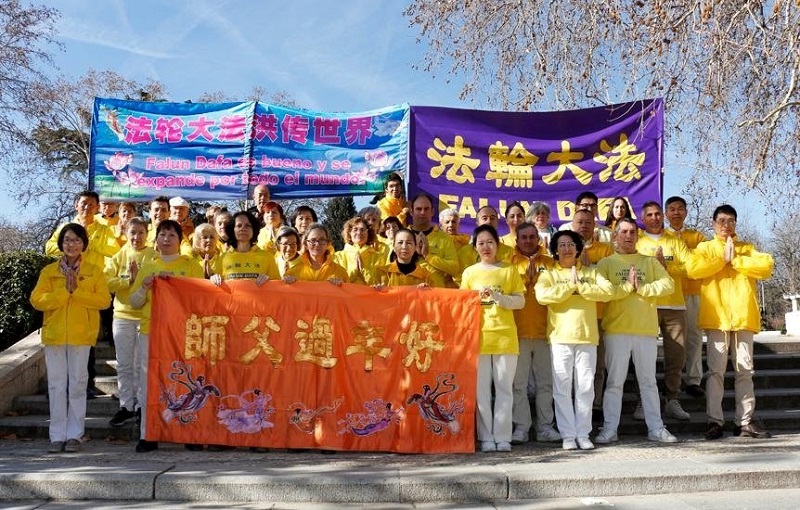 Практикувальники Дафа з Іспанії бажають Вчителю Лі щасливого китайського Нового року!