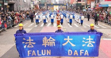 У Нью-Йорку (США) глядачі високо оцінили колону практикувальників Фалунь Дафа на параді, присвяченому китайському Новому року