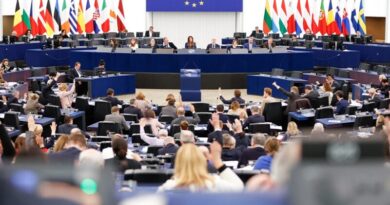 Європейським парламентом ухвалено резолюцію, яка вимагає від китайської компартії негайно припинити репресії Фалуньгун