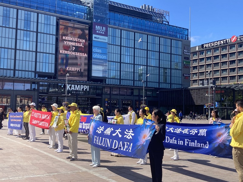 Практикувальники провели мітинг на площі Камппі