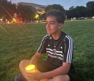 Маті приєднався до акції пам'яті зі свічками, щоб висловити свою підтримку
