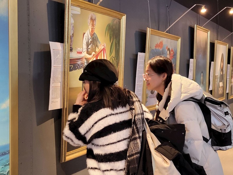 Художня виставка залучила багато молоді та студентів