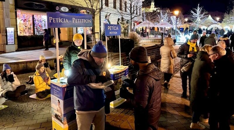 У Словаччині люди підписують петицію на підтримку практикувальників Фалунь Дафа, що спрямована на припинення переслідування в Китаї